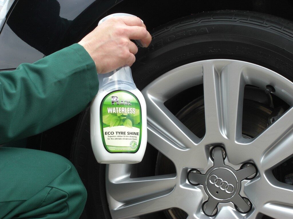 PEARL WATERLESS "Eco tyre shine" - Līdzeklis riepu, plastmasa detaļu un auto paneļu spīdumam 